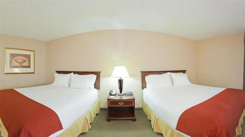 Holiday Inn Express Hotel Kansas City - Bonner Springs By Ihg Eksteriør billede
