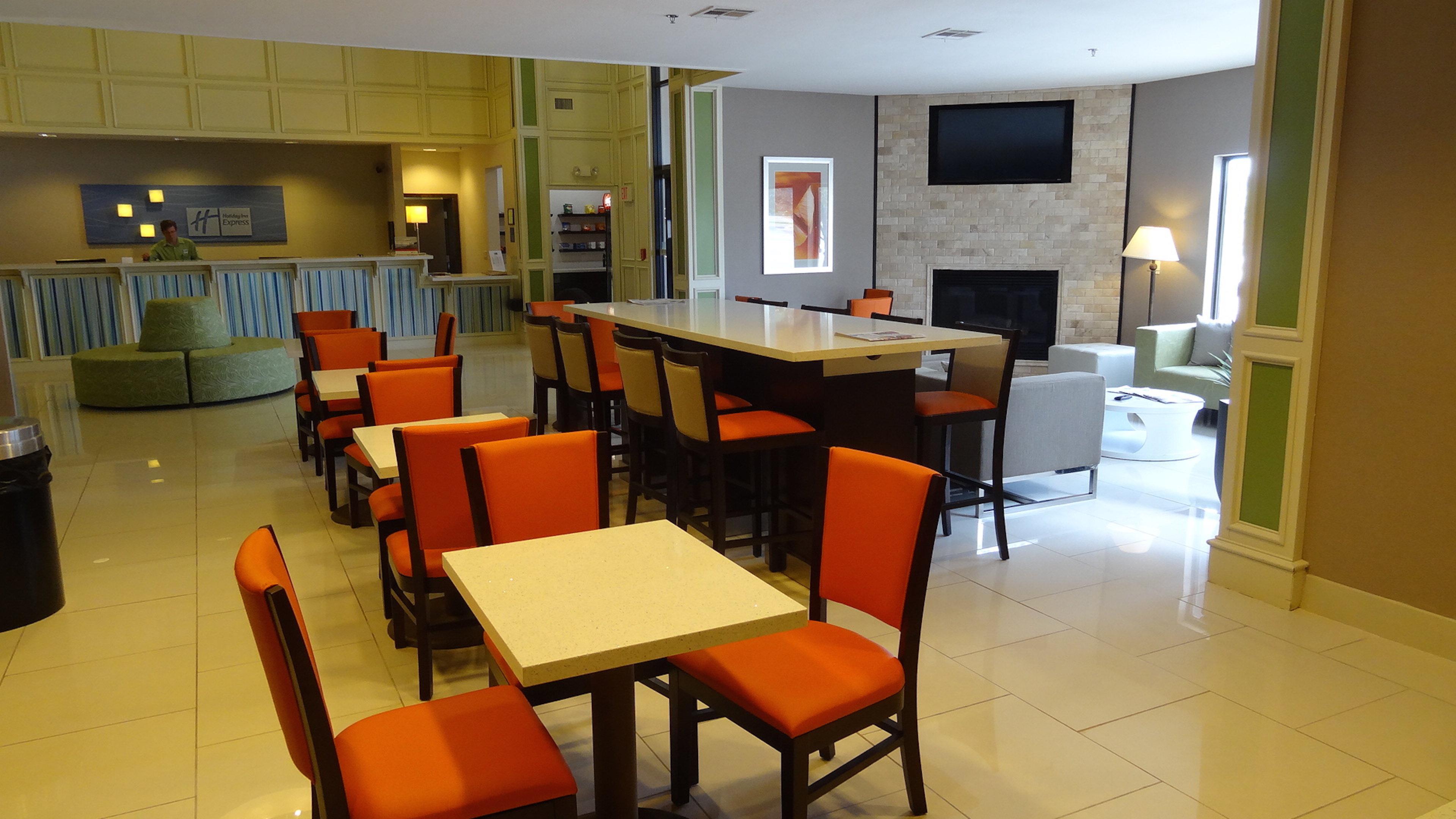 Holiday Inn Express Hotel Kansas City - Bonner Springs By Ihg Eksteriør billede