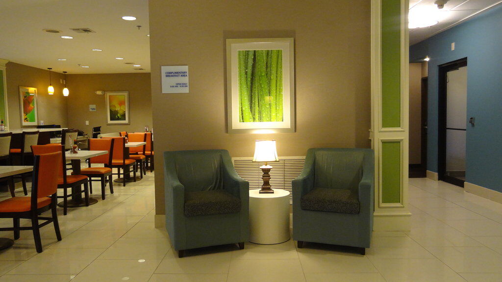 Holiday Inn Express Hotel Kansas City - Bonner Springs By Ihg Eksteriør billede