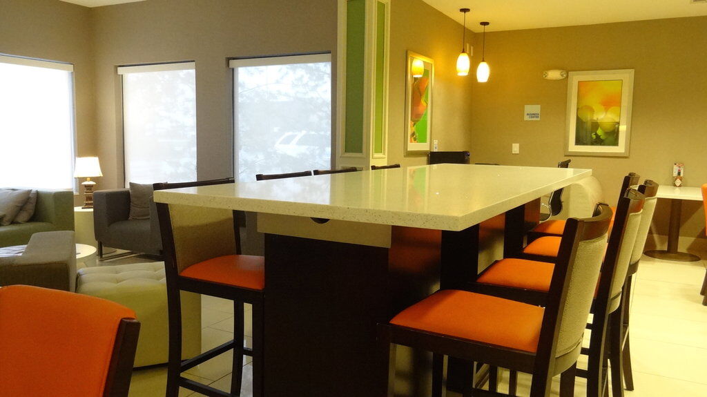 Holiday Inn Express Hotel Kansas City - Bonner Springs By Ihg Eksteriør billede